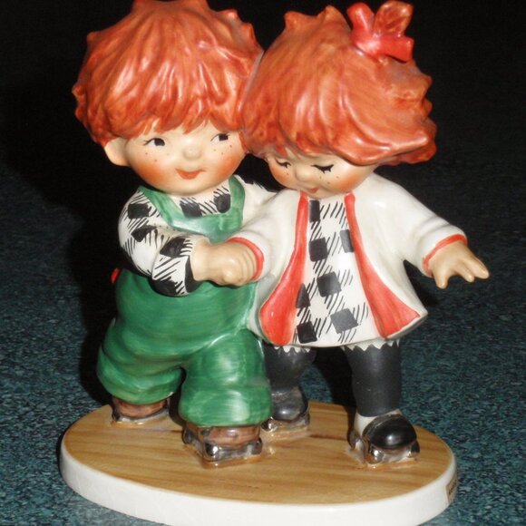 "Skating N Dating" GOEBEL Charlot Figurine BYJ52 Red Heads Collectible Gift! - Picture 1 of 9